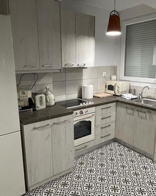 Family Apartment With Private Yard Next To Agios Dimitrios Church Selanik Dış mekan fotoğraf